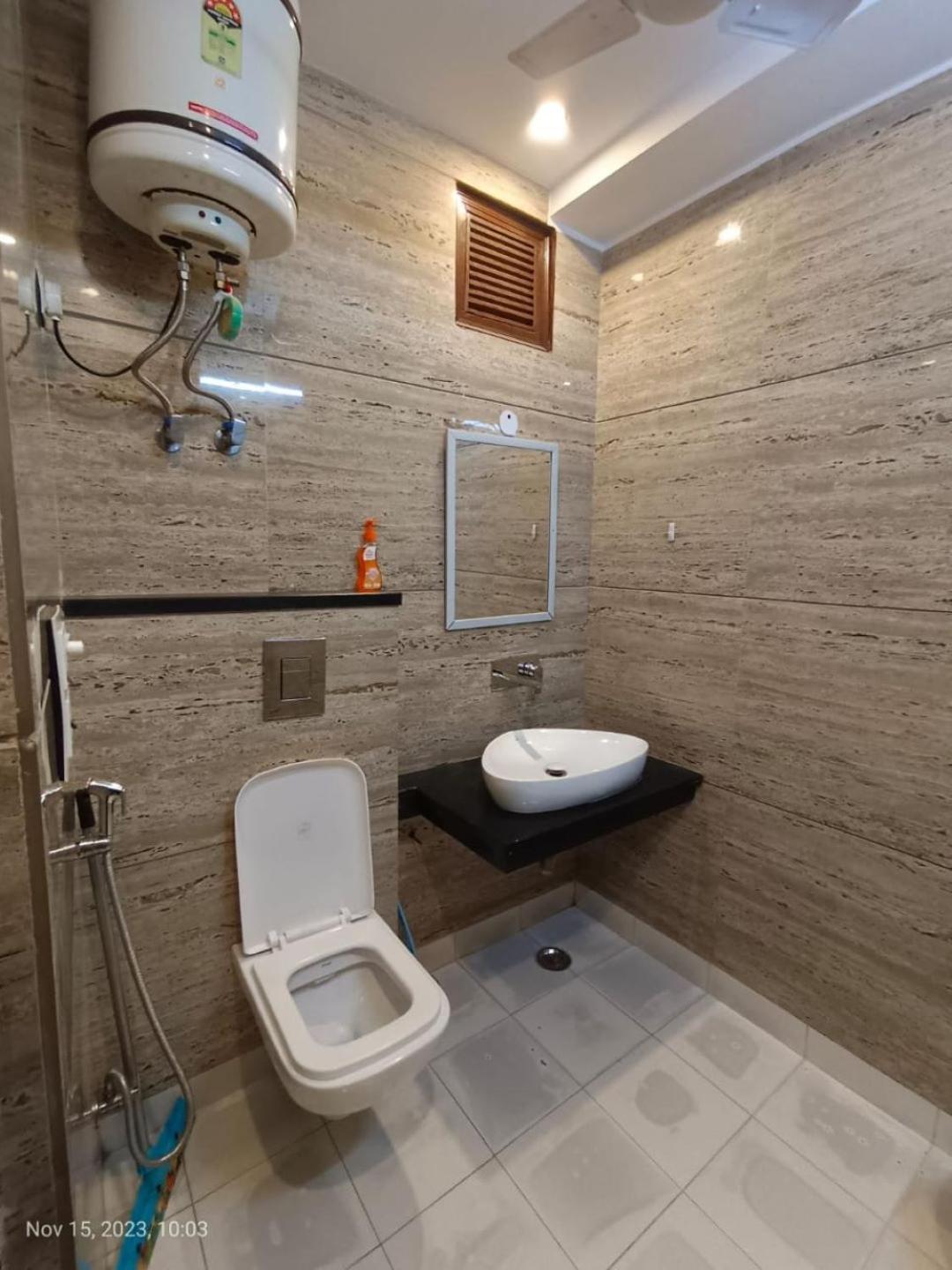 Hotel Perfect Spot- Main Bazar - Walking Metro Station New Delhi Exterior photo